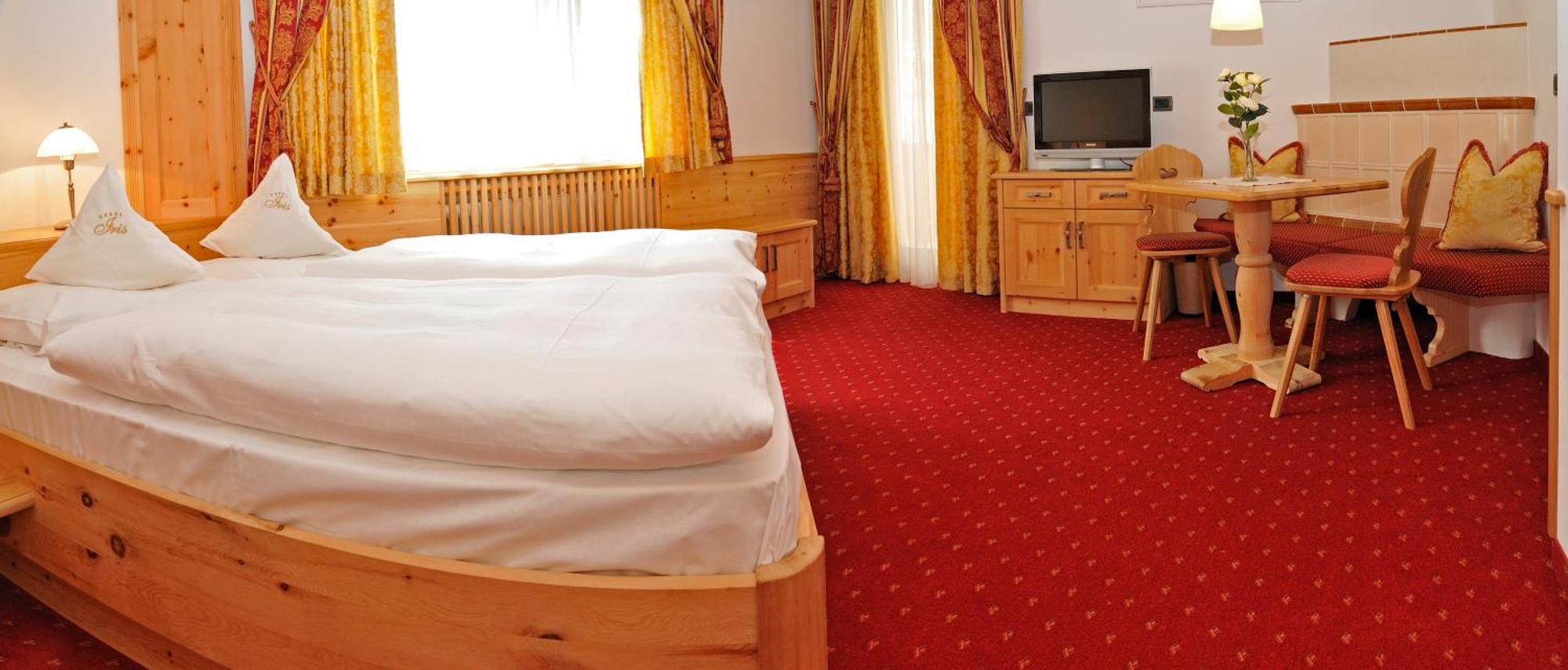Garni Hotel Iris セルヴァ・ディ・ヴァル・ガルデーナ エクステリア 写真