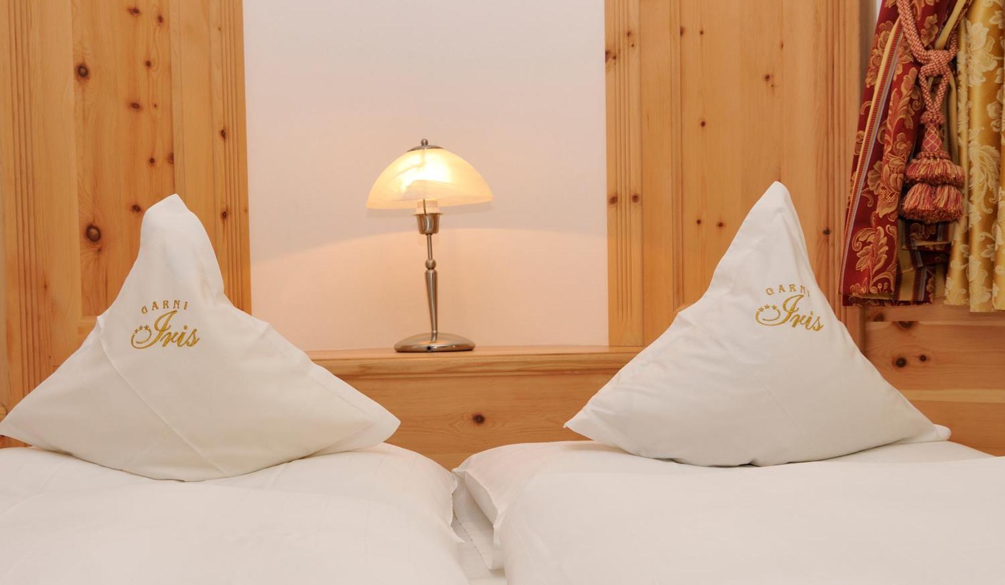 Garni Hotel Iris セルヴァ・ディ・ヴァル・ガルデーナ エクステリア 写真