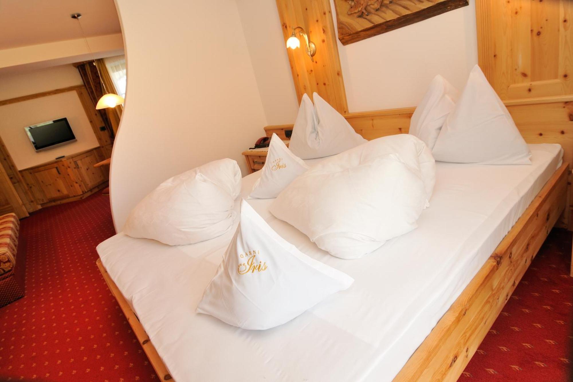 Garni Hotel Iris セルヴァ・ディ・ヴァル・ガルデーナ エクステリア 写真