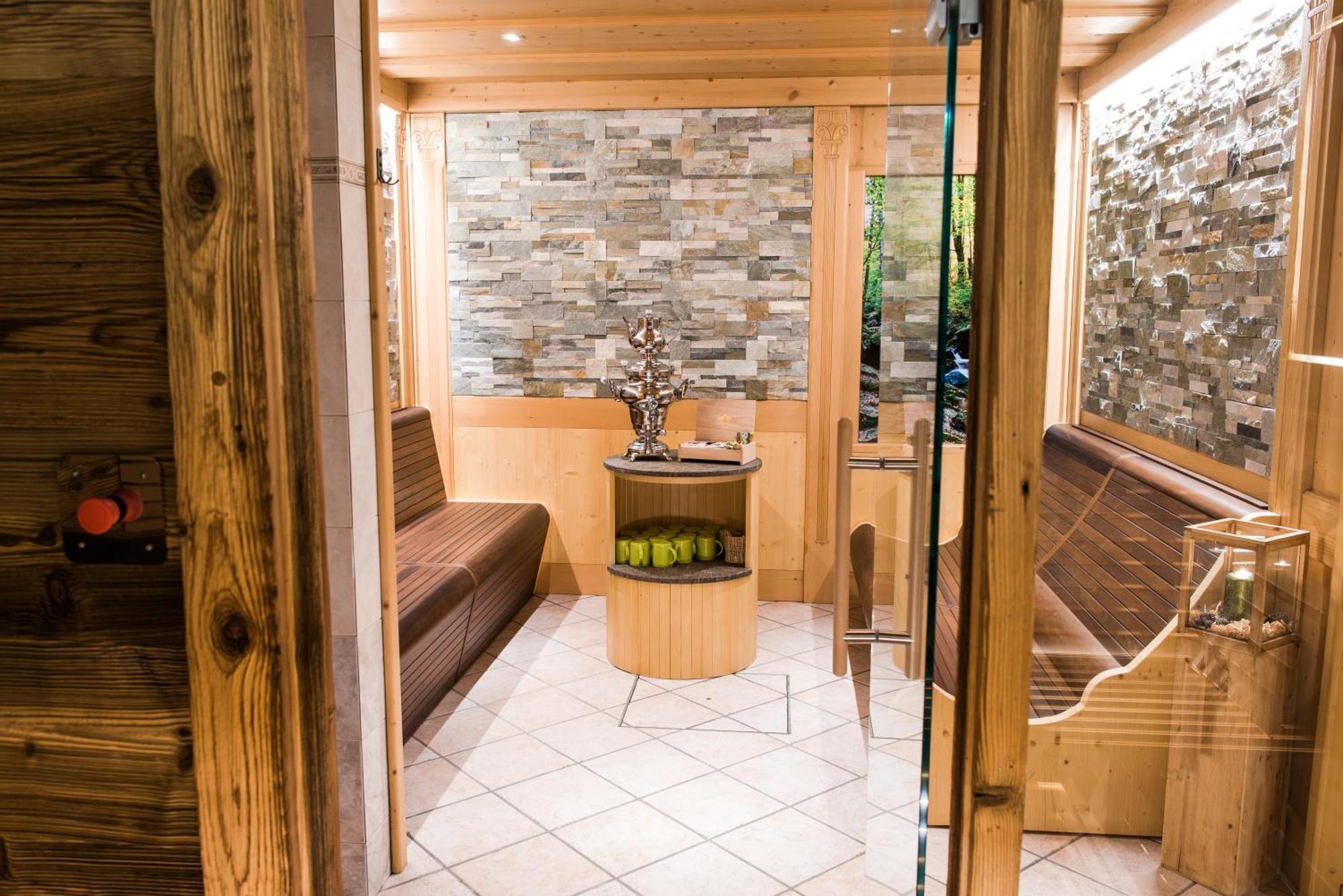 Garni Hotel Iris セルヴァ・ディ・ヴァル・ガルデーナ エクステリア 写真