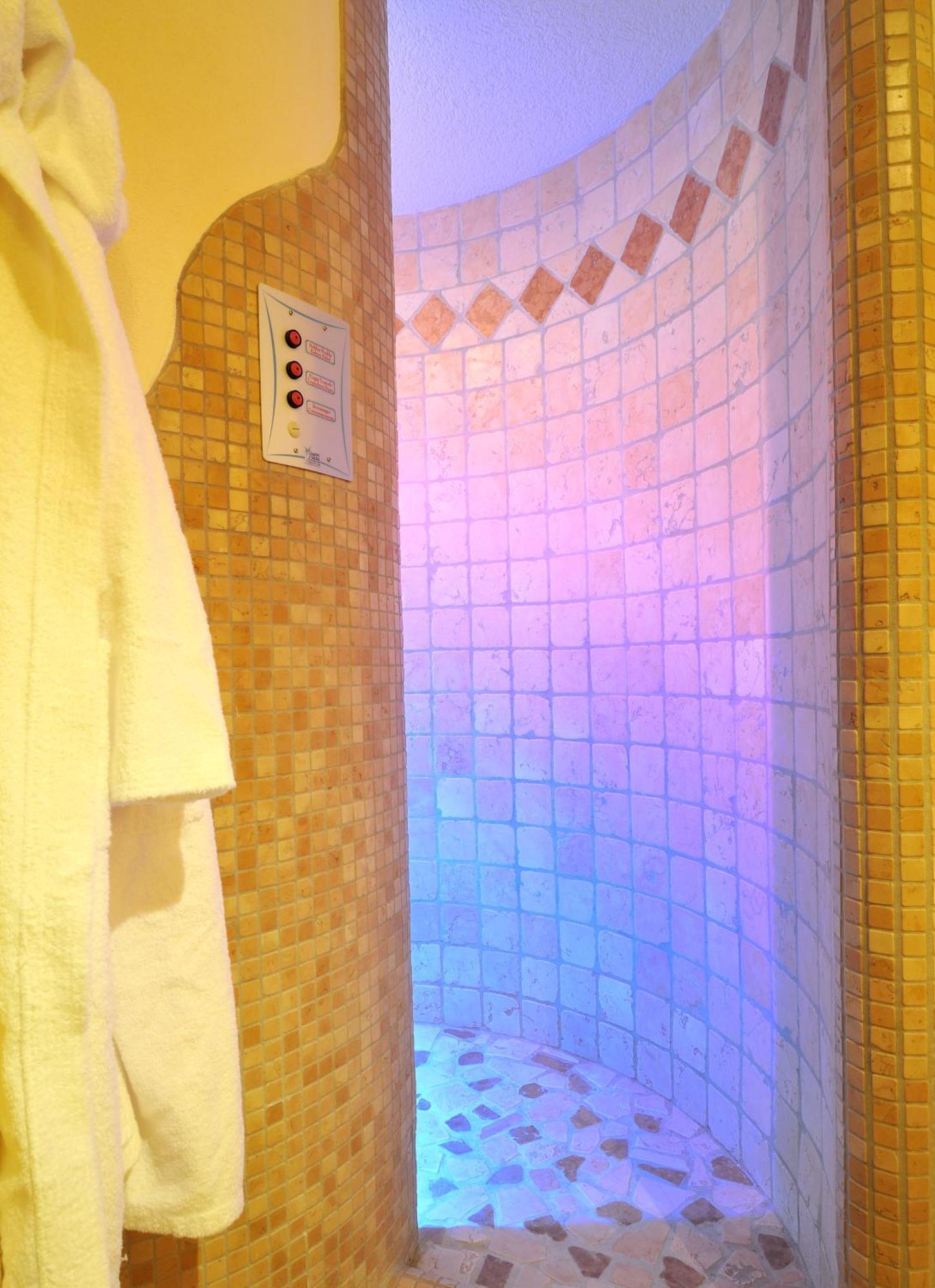 Garni Hotel Iris セルヴァ・ディ・ヴァル・ガルデーナ エクステリア 写真